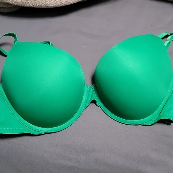 Never Worn Victoria's Secret Wear Everywhere Push Up Bra - Picture 5 of 5